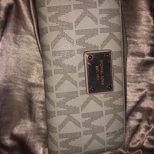 Michael kors wallet